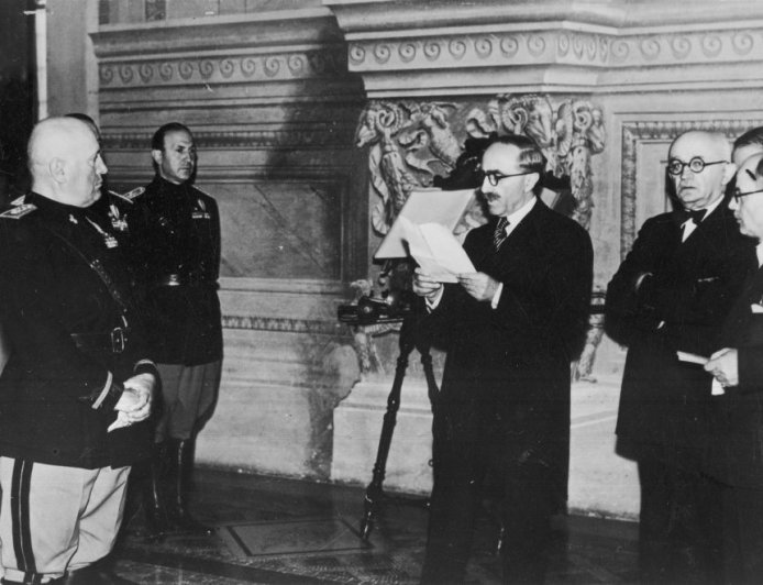 Përtej Shillës së poshtërimit dhe Karibdës së racizmit